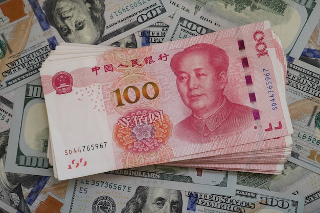 Banknotenwährung Chinesischer Yuan und US-Dollars