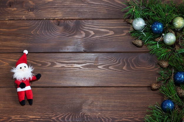 Banner de Natal em um fundo de madeira com neve