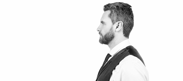 Banner de retrato de rosto de homem com vista de perfil de espaço de cópia do empresário barbudo em estilo casual de negócios, estilo de cópia de penteado de espaço