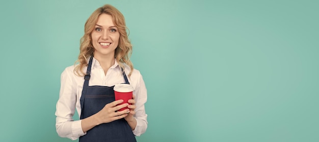 Banner de retrato de rosto isolado de mulher com espaço de cópia simulado bom dia expressar felicidade emoções positivas retrato de prazer Mulher com xícara de café