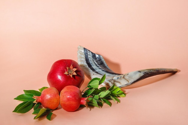 Banner de saudação com os símbolos do feriado judaico Rosh Hashanah Ano Novo