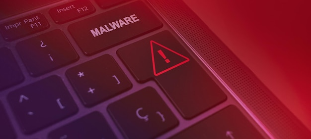 Banner der Malware-Warntastatur. Cyber-Sicherheits-Datenschutz-Business-Technologie.