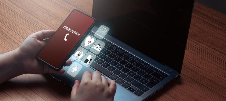 Foto banner de mujer usando smartphone con pantalla de emergencia e interfaz de holograma de servicios.