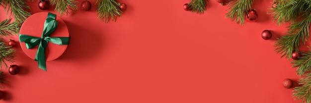 Banner de navidad con regalo rojo