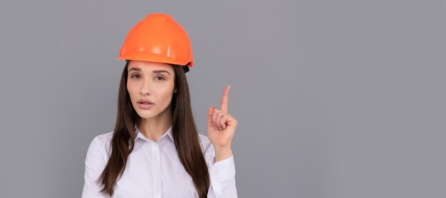 Banner de retrato de cara aislada de mujer con construcción femenina de inspector de calidad de espacio de copia simulada