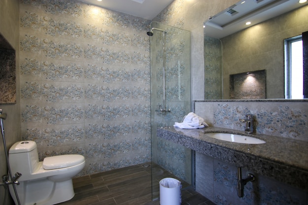 Baño de diseño moderno