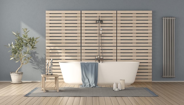 Baño minimalista con bañera contra panel de madera