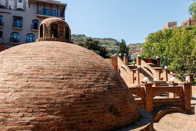 Baños de azufre en el distrito Abanotubani de Tbilisi, Georgia