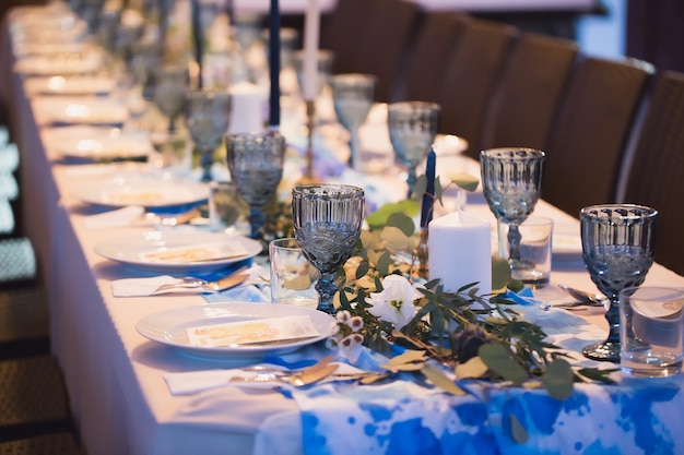 Banquete de boda. Ajuste de la tabla.