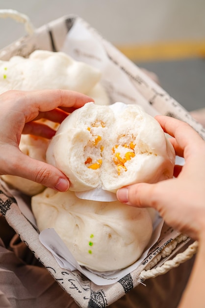 Baozi ou Chinese Steamed Buns é um tipo de pão recheado com fermento em várias cozinhas chinesas