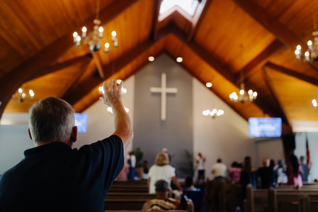 Foto baptisten, evangelische, katholische kirche im inneren. an diesem ort finden lobpreis, gebet und anbetung statt.