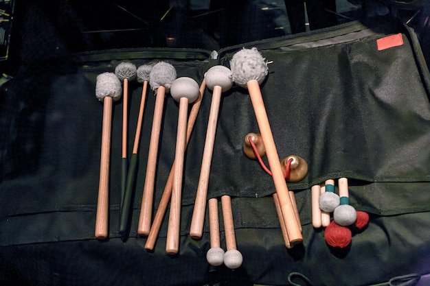 Baquetas para tocar los timbales en una orquesta sinfónica