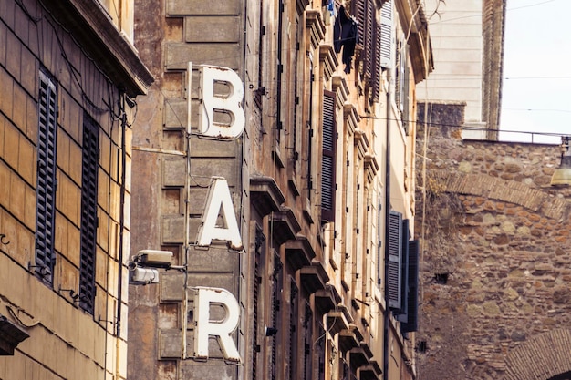 Bar-Schild an einem Gebäude in Rom Italien