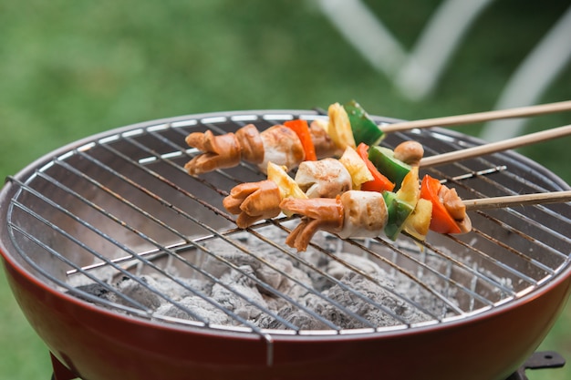 Barbecue mit gegrilltem satay