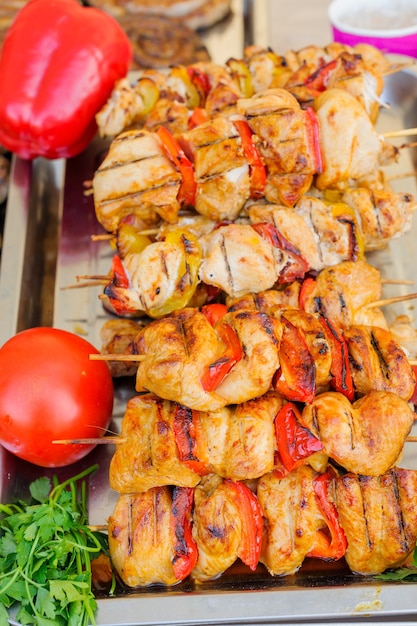 Barbecue mit leckerem Grillfleisch auf dem Grill