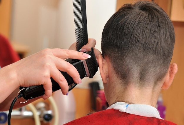 Foto barbershop-friseurhände