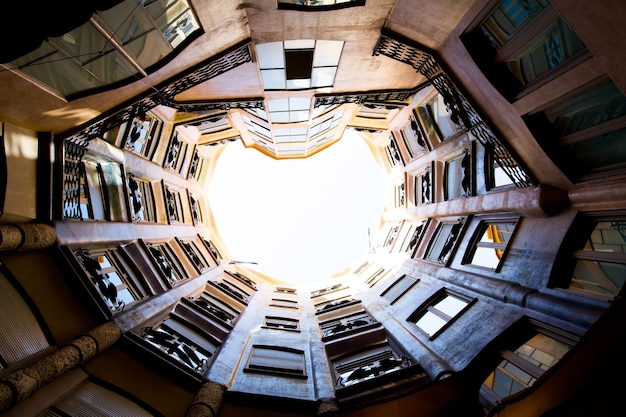 Barcelona, Cataluña, España, 21 de septiembre de 2019. Detalles arquitectónicos del exterior del techo de la modernista Casa Milá, también conocida como La Pedrera, diseñada por Antonio Gaudí.