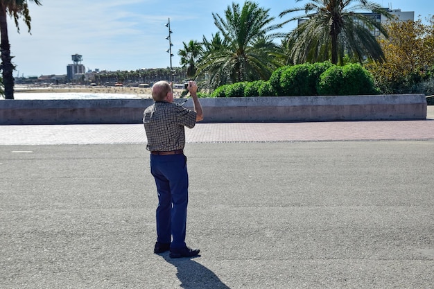 Barcelona espanha 3 de outubro de 2019 um velho tira fotos de barcelona