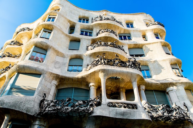 Barcelona, Katalonien, Spanien, 21. September 2019. Modernistisches Haus Case Mila, auch bekannt als La Pedrera, entworfen von Antonio Gaudi.