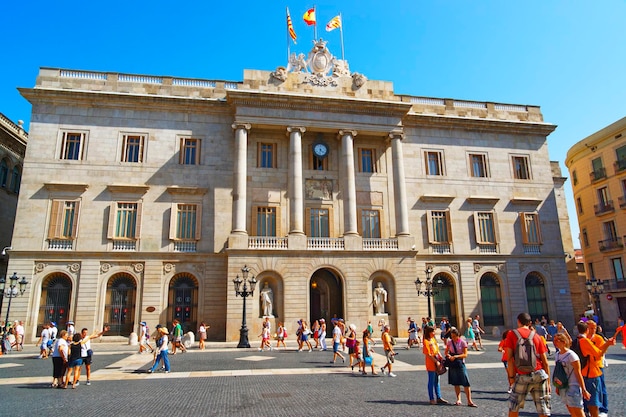 Barcelona, Spanien - 13. August 2011: Rathaus von Barcelona im gotischen Viertel in Spanien. Es befindet sich auf dem Place de Sant Jaume, dem Jakobsplatz.