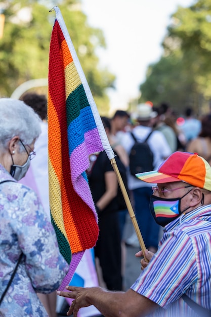 Foto barcelona, spanien; 22. juli 2021: demonstration gegen lgtbiphobe gewalt