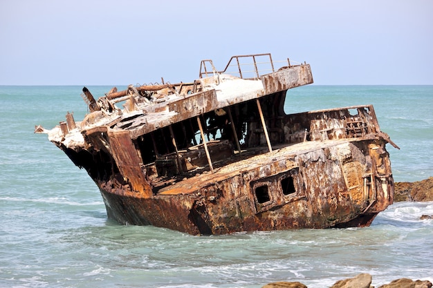 Foto barco abandonado en el cabo