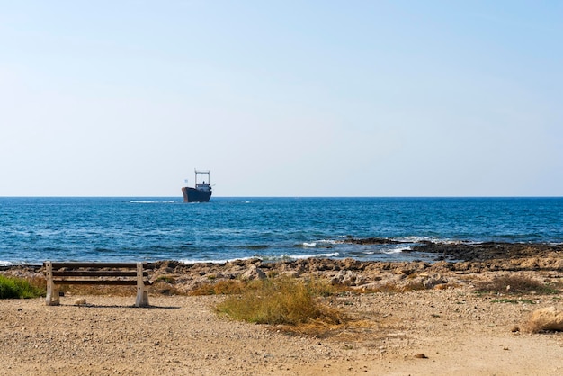 Un barco abandonado naufragó frente a la costa de Chipre