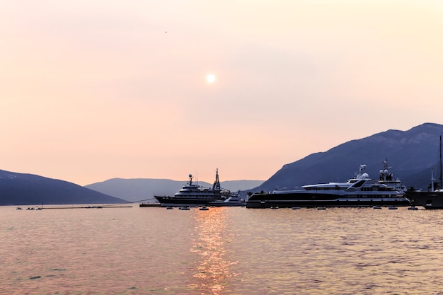 Barco al atardecer