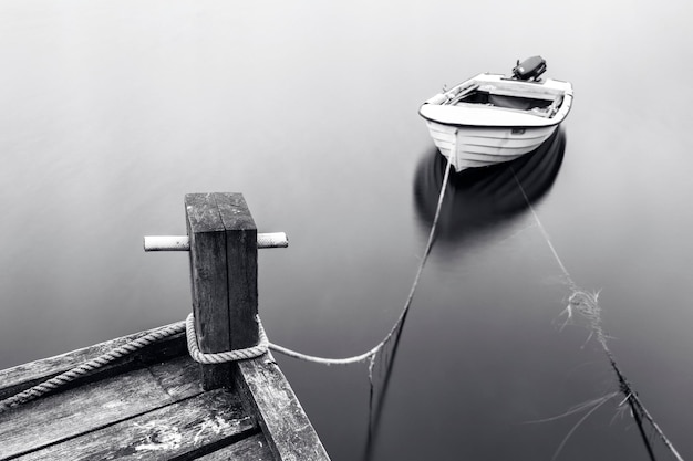 Foto barco amarrado