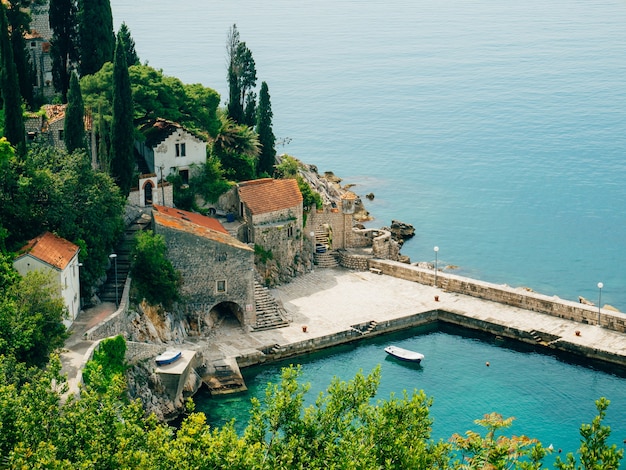 Foto barco de amarre arboretum trsteno cerca de dubrovnik en croacia