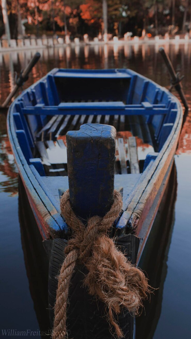 Foto barco ancorado no porto
