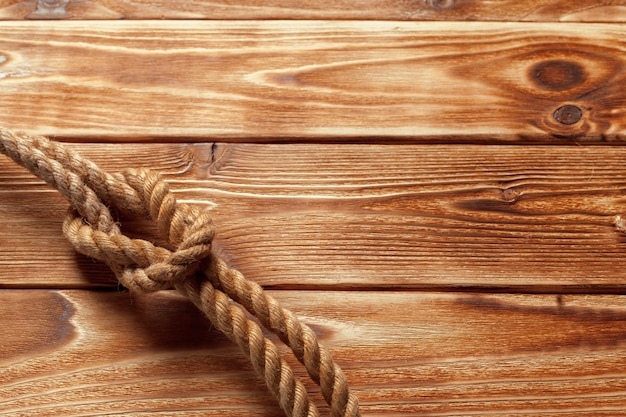Barco cuerda en madera