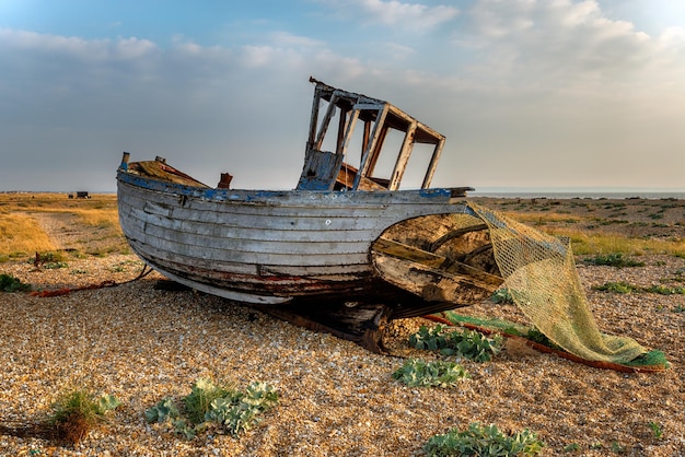 barco de pesca abandonado