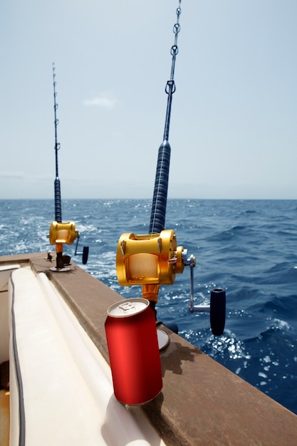 Barco de pesca com rod e bobinas de ouro, bebida africana