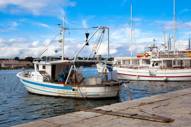 Barco de pesca no porto