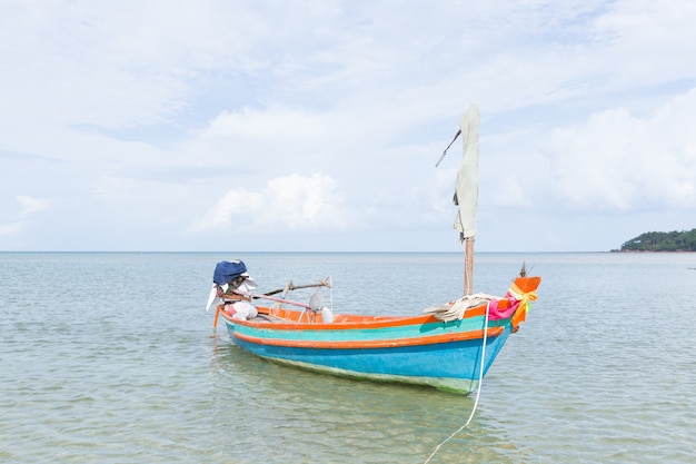 Barco de pesca pequeno