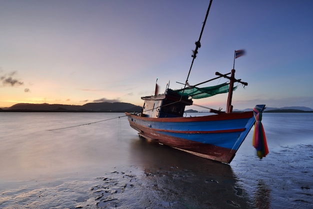 Barco de pesca tailandês