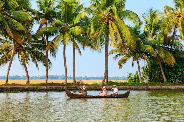 Barco em remansos de Alappuzha Kerala