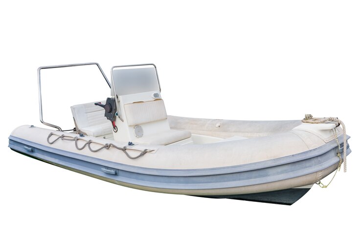 Foto barco inflável isolado no branco