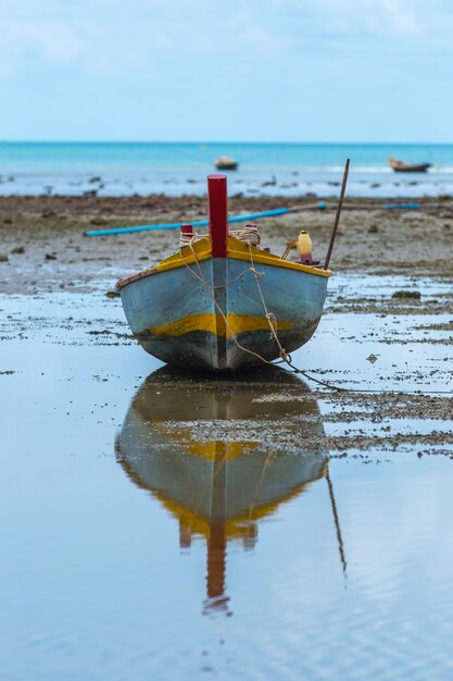 Barco en el lago