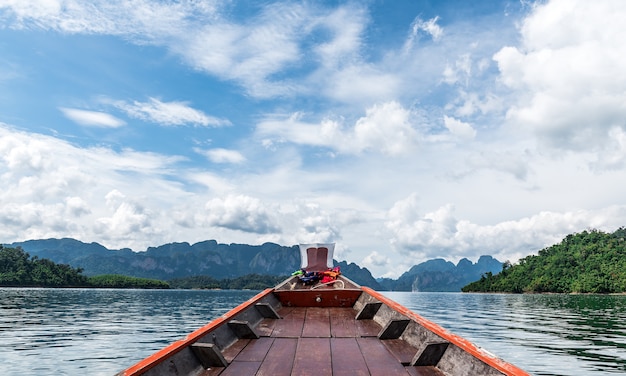 Barco en el lago