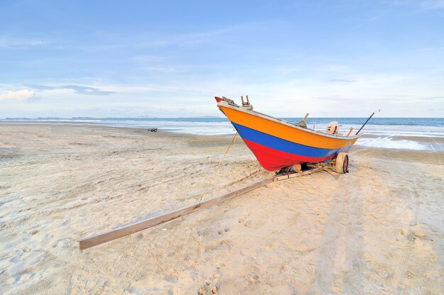 Barco na praia