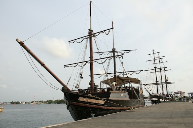 Foto barco na praia