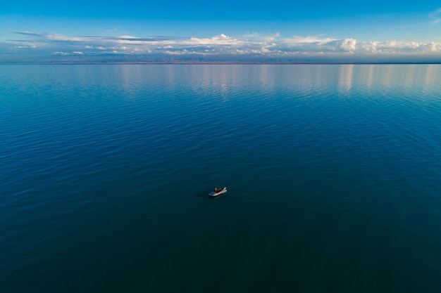 Barco no lago, vista de cima