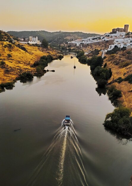 Foto barco no rio guadiana, em portugal