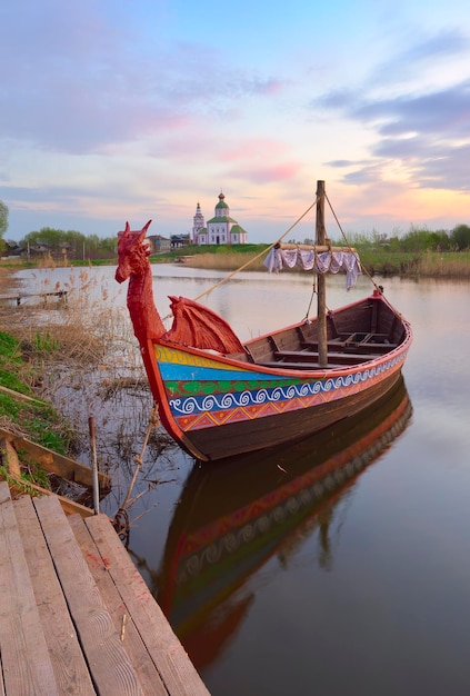 Barco no rio Kamenka