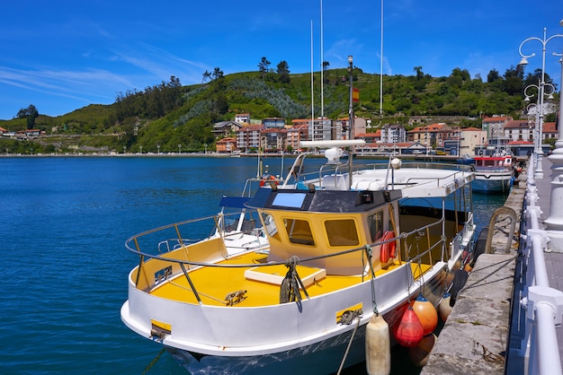 Barco pesquero del puerto de Ribadesella en Asturias España