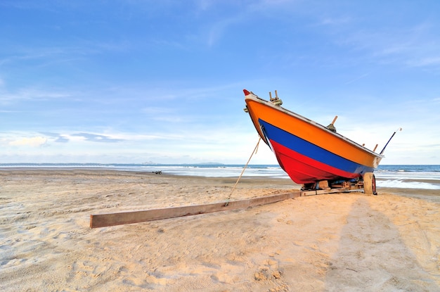 Barco en la playa