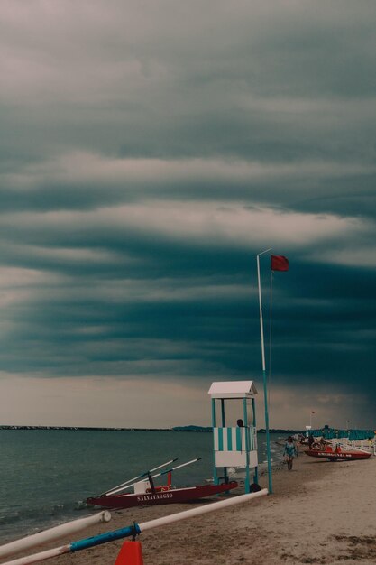 barco en la playa