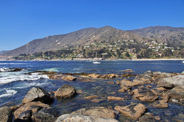 Barco en el pueblo de Zapallar, Chile